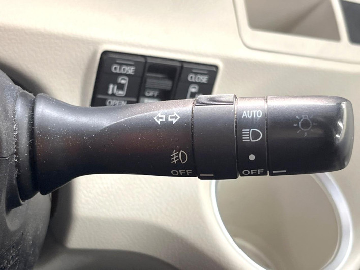 2017 Toyota Sienta DAA-NHP170G (UW-6a1e4a15e56bc)[27]