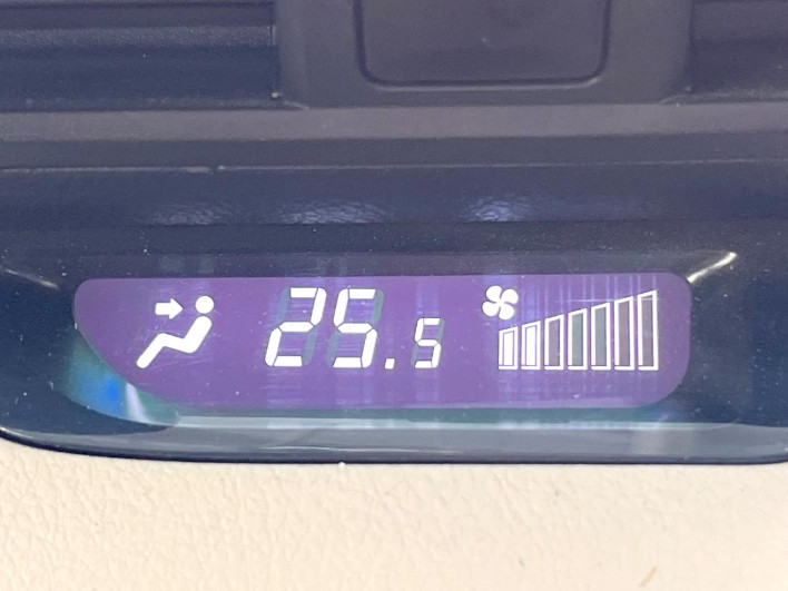 2017 Toyota Sienta DAA-NHP170G (UW-6a1e4a15e56bc)[17]