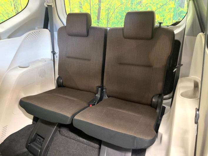 2017 Toyota Sienta DAA-NHP170G (UW-6a1e4a15e56bc)[10]
