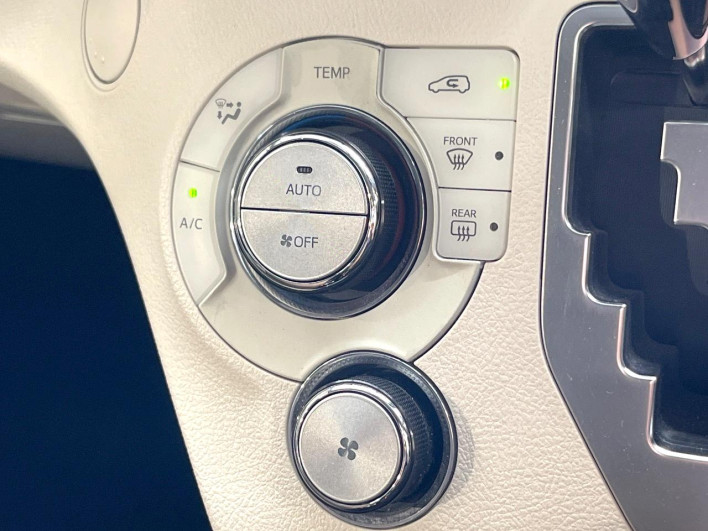 2017 Toyota Sienta DAA-NHP170G (UW-6a1e4a15e56bc)[18]