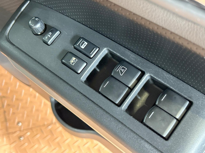 2009 Nissan X-Trail DBA-NT31 (UW-6a1e4a1c46fce)[25]