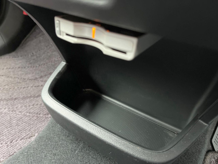 2007 Honda Stream DBA-RN6 (UW-6a1e4a2813bdf)[24]