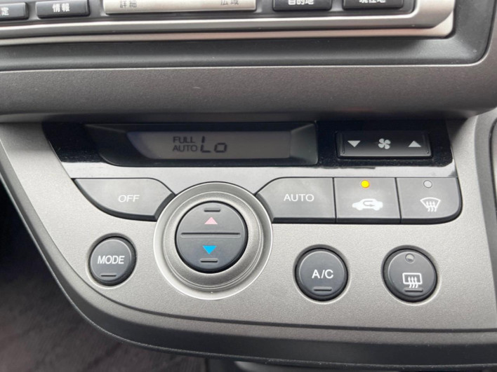 2007 Honda Stream DBA-RN6 (UW-6a1e4a2813bdf)[19]