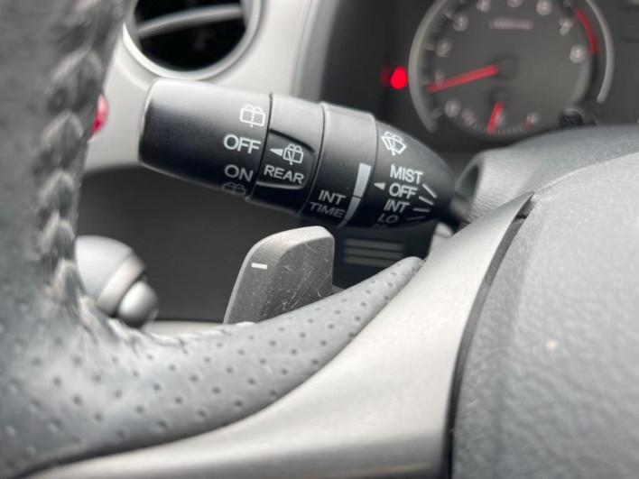 2007 Honda Stream DBA-RN6 (UW-6a1e4a2813bdf)[28]