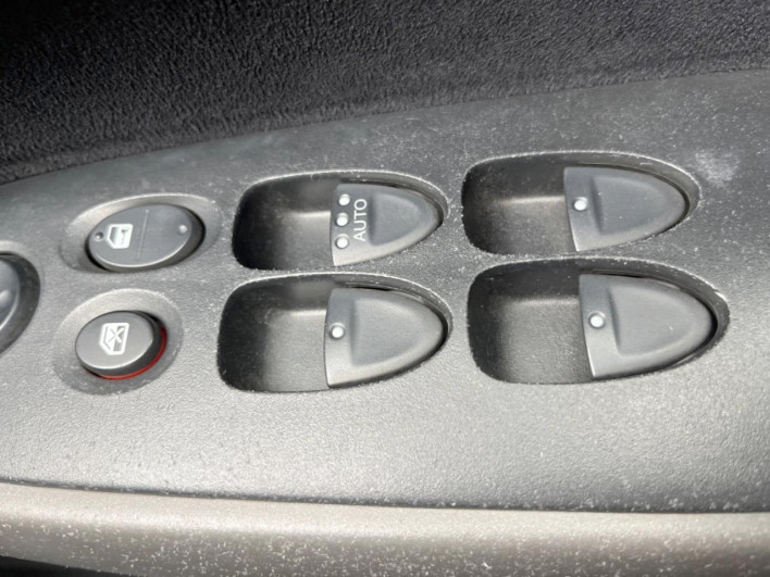 2007 Honda Stream DBA-RN6 (UW-6a1e4a2813bdf)[29]