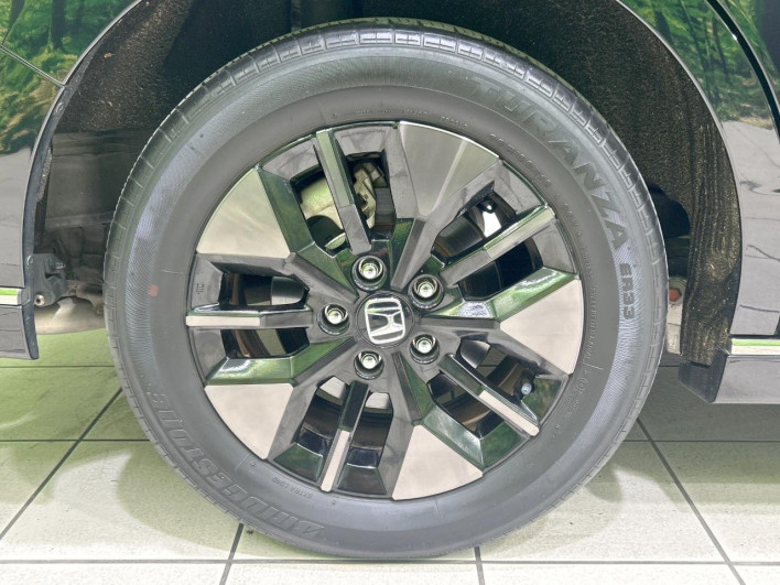 2022 Honda Step Wagon 6AA-RP8 (UW-6a1e4a29439ee)[7]