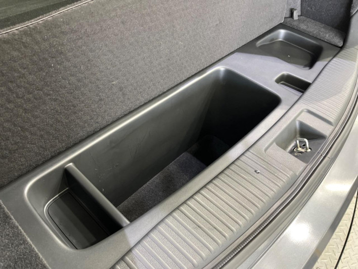 2017 Honda VEZEL DAA-RU4 (UW-6a1e4a2f5ee77)[14]