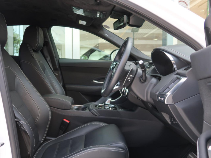 2025 Jaguar E Pace 3CA-DF2NB (UW-6a1e4a414a0f1)[24]