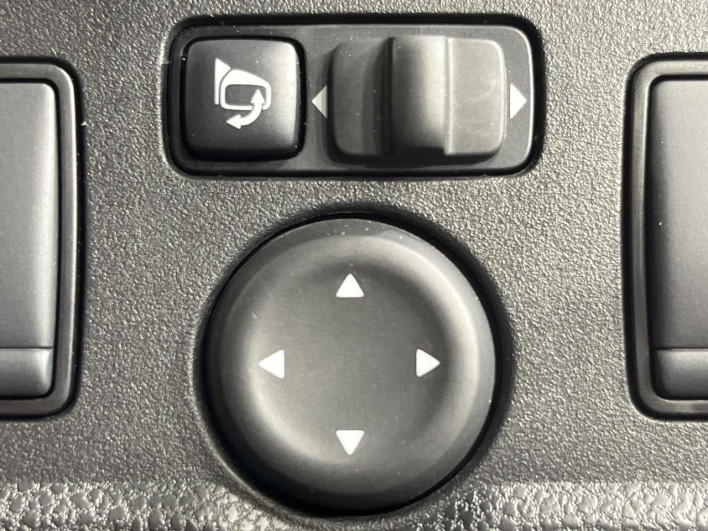 2020 Nissan Note DAA-SNE12 (UW-6a1e4a4946e2a)[16]