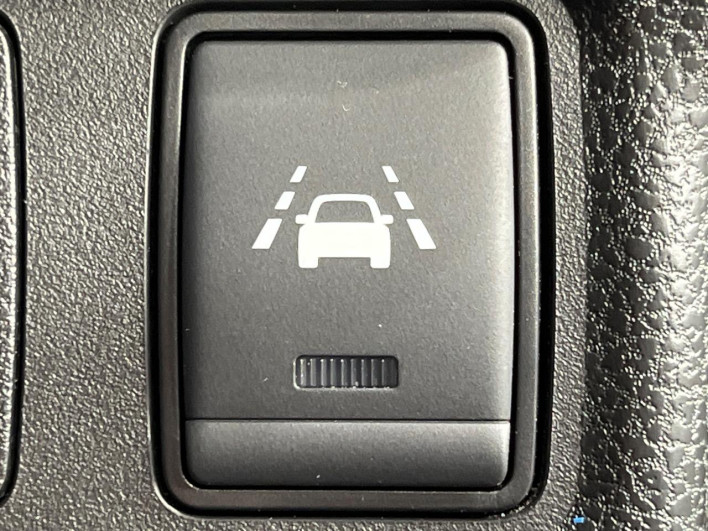 2020 Nissan Note DAA-SNE12 (UW-6a1e4a4946e2a)[19]