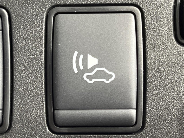 2020 Nissan Note DAA-SNE12 (UW-6a1e4a4946e2a)[15]