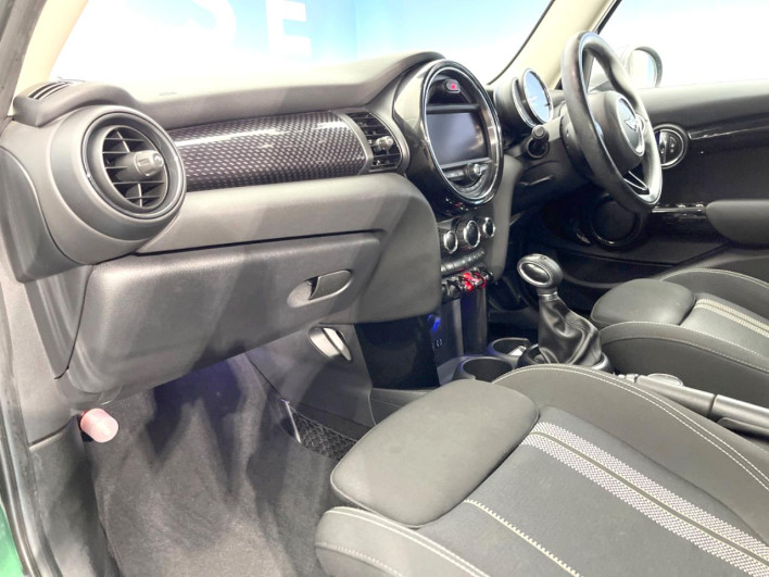 2016 Rover Mini DBA-XS20 (UW-6a1e4a6a4edb9)[10]