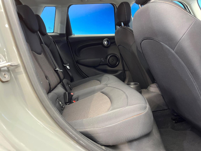 2019 Rover Mini LDA-XT15M (UW-6a1e4a6a5c135)[29]