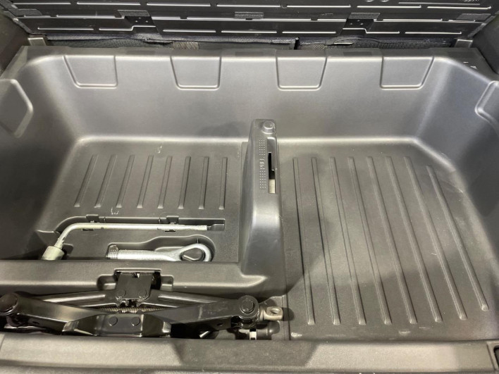2017 Nissan JUKE DBA-YF15 (UW-6a1e4a6ca2a59)[12]