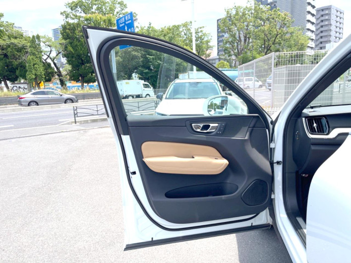 2018 Volvo XC60 LDA-UD4204TXC (UW-6a1e4a6e755e8)[22]
