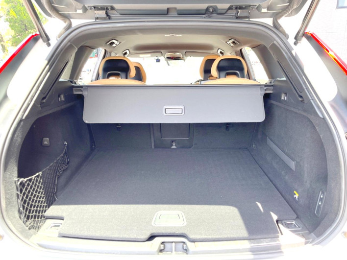2018 Volvo XC60 LDA-UD4204TXC (UW-6a1e4a6e755e8)[14]