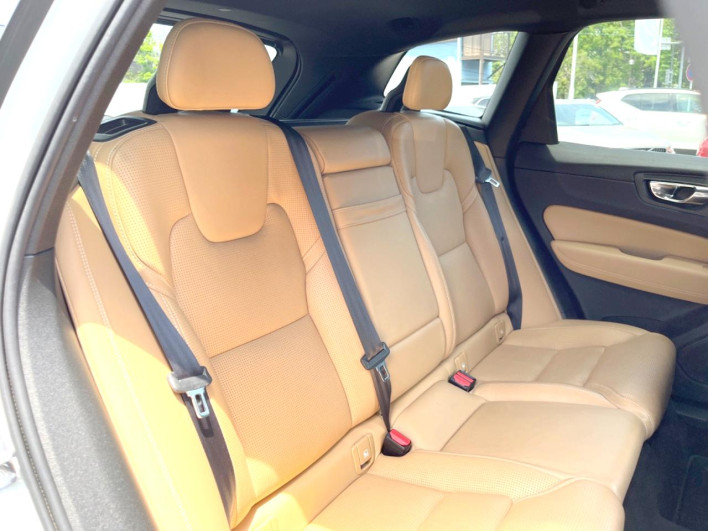 2018 Volvo XC60 LDA-UD4204TXC (UW-6a1e4a6e755e8)[21]