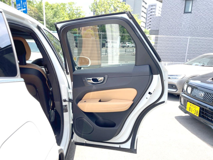 2018 Volvo XC60 LDA-UD4204TXC (UW-6a1e4a6e755e8)[19]