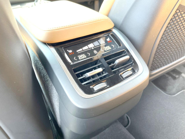 2018 Volvo XC60 LDA-UD4204TXC (UW-6a1e4a6e755e8)[27]