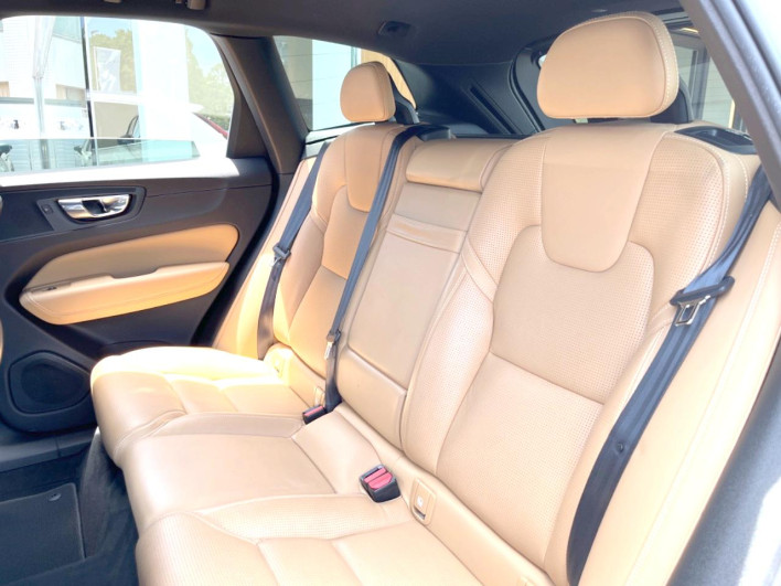 2018 Volvo XC60 LDA-UD4204TXC (UW-6a1e4a6e755e8)[25]