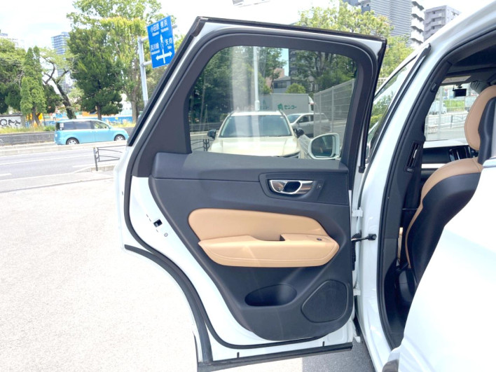 2018 Volvo XC60 LDA-UD4204TXC (UW-6a1e4a6e755e8)[23]