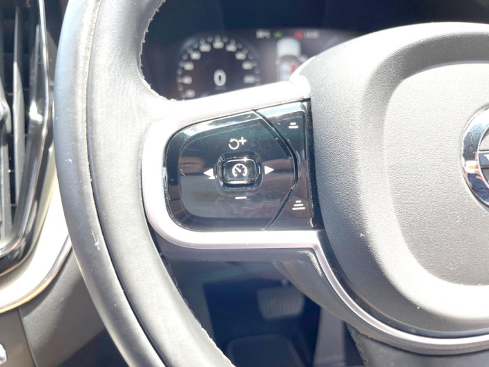 2018 Volvo XC60 LDA-UD4204TXC (UW-6a1e4a6e755e8)[29]