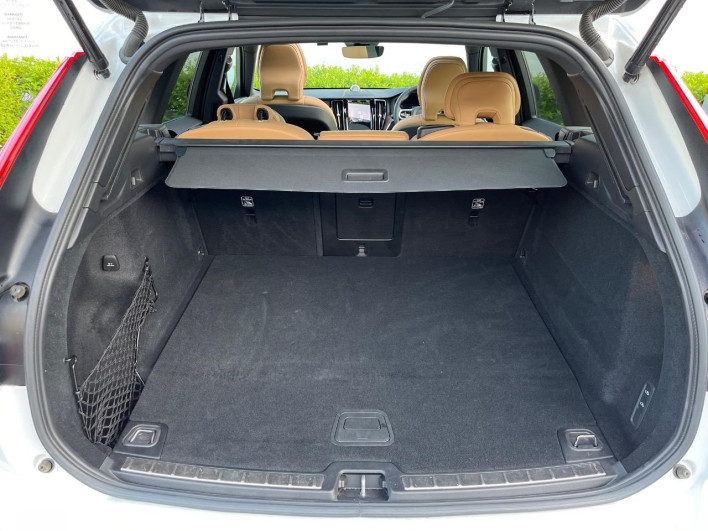 2022 Volvo XC60 5LA-UB420XCP2A (UW-6a1e4a6eec493)[12]