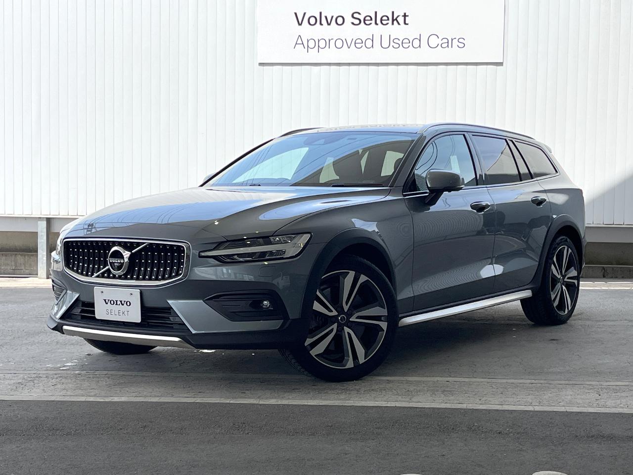 2019 Volvo V60 DBA-ZB420