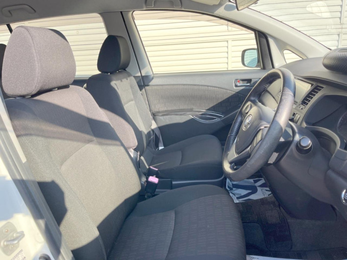 2012 Toyota Isis DBA-ZGM11W (UW-6a1e4a7c1f878)[15]