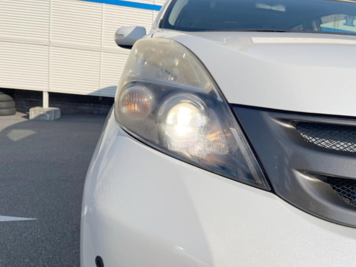 2012 Toyota Isis DBA-ZGM11W (UW-6a1e4a7c1f878)[6]