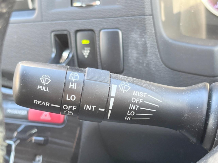 2012 Toyota Isis DBA-ZGM11W (UW-6a1e4a7c1f878)[29]