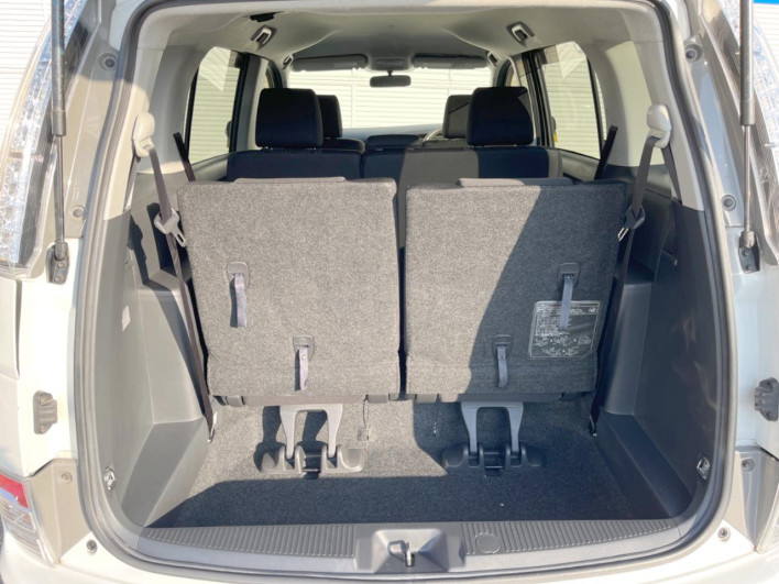 2012 Toyota Isis DBA-ZGM11W (UW-6a1e4a7c1f878)[21]