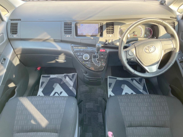 2012 Toyota Isis DBA-ZGM11W (UW-6a1e4a7c1f878)[26]