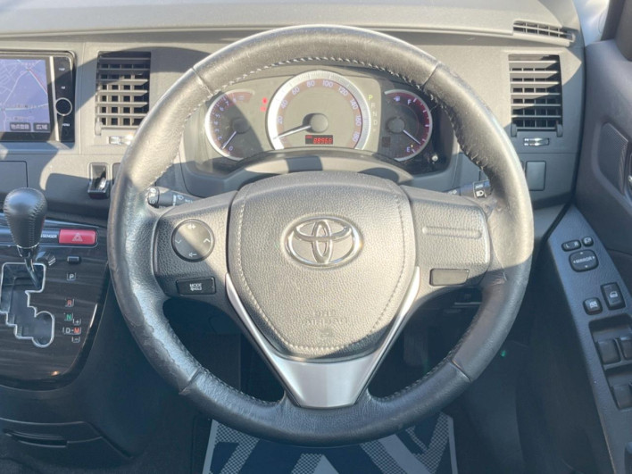 2012 Toyota Isis DBA-ZGM11W (UW-6a1e4a7c1f878)[27]
