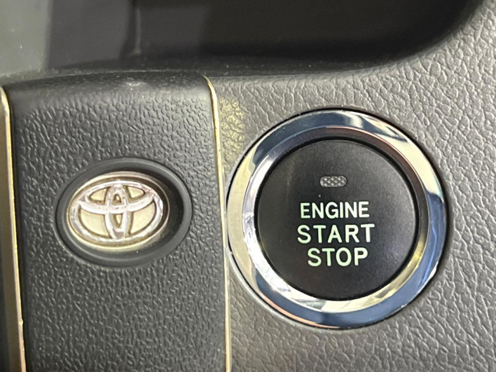 2007 Toyota Noah DBA-ZRR70W (UW-6a1e4a7e9f7a1)[26]