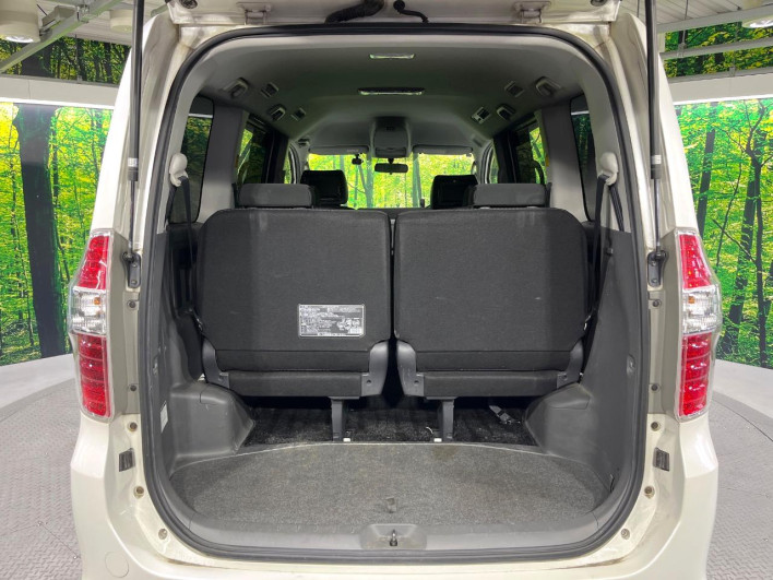 2007 Toyota Noah DBA-ZRR70W (UW-6a1e4a7e9f7a1)[16]
