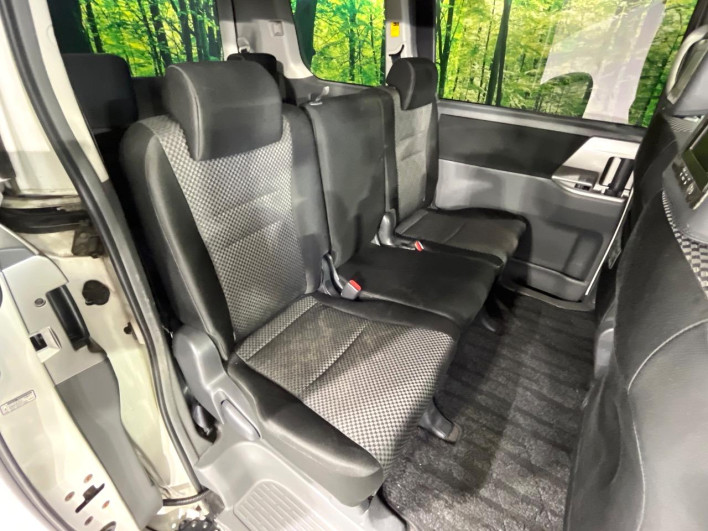 2007 Toyota Noah DBA-ZRR70W (UW-6a1e4a7e9f7a1)[21]