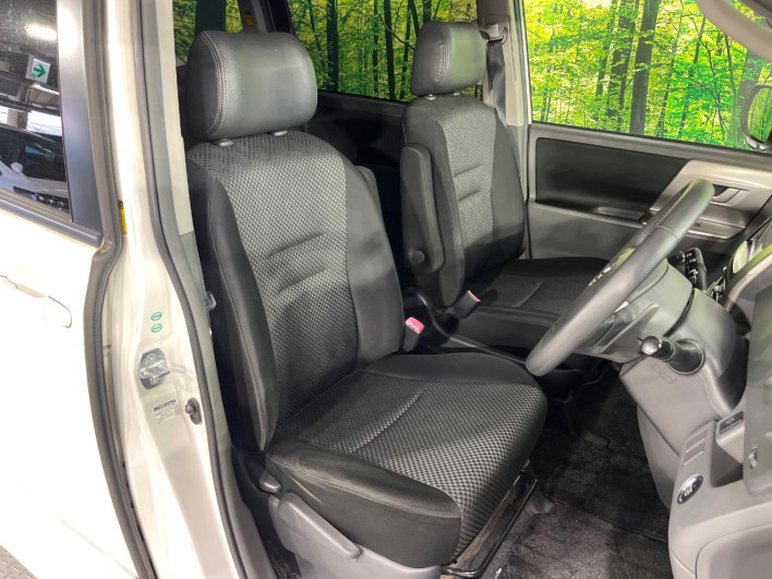 2007 Toyota Noah DBA-ZRR70W (UW-6a1e4a7e9f7a1)[23]