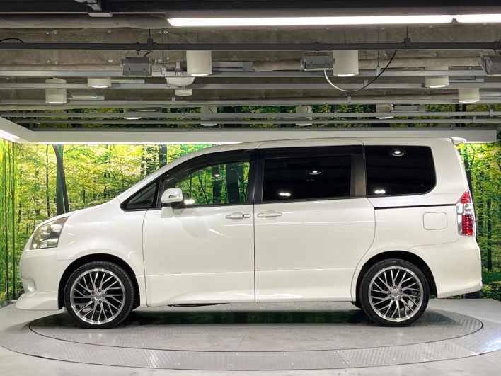 2007 Toyota Noah DBA-ZRR70W (UW-6a1e4a7e9f7a1)[12]