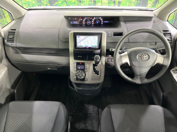 2007 Toyota Noah DBA-ZRR70W (UW-6a1e4a7e9f7a1)[29]