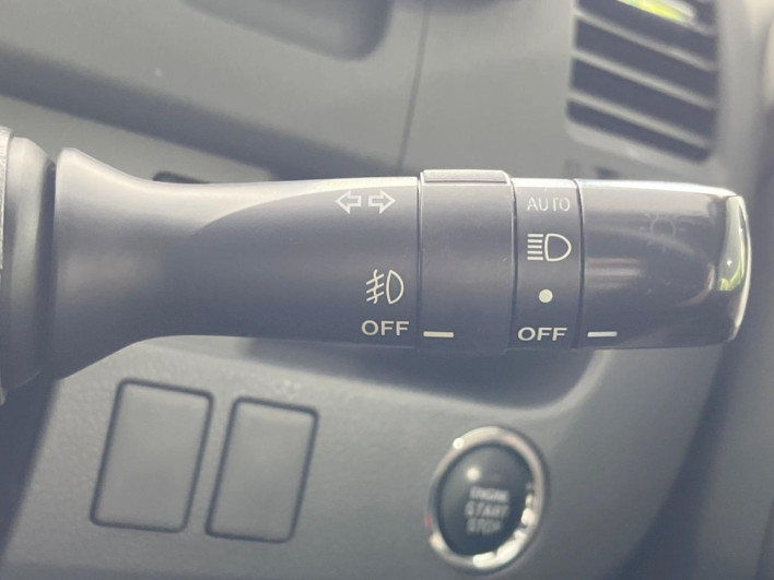 2008 Toyota Voxy DBA-ZRR70W (UW-6a1e4a7f622b1)[24]