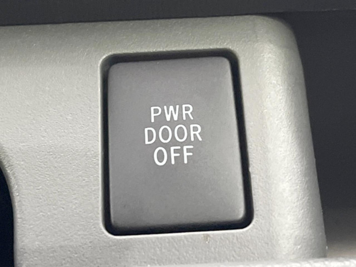 2008 Toyota Voxy DBA-ZRR70W (UW-6a1e4a7f622b1)[26]
