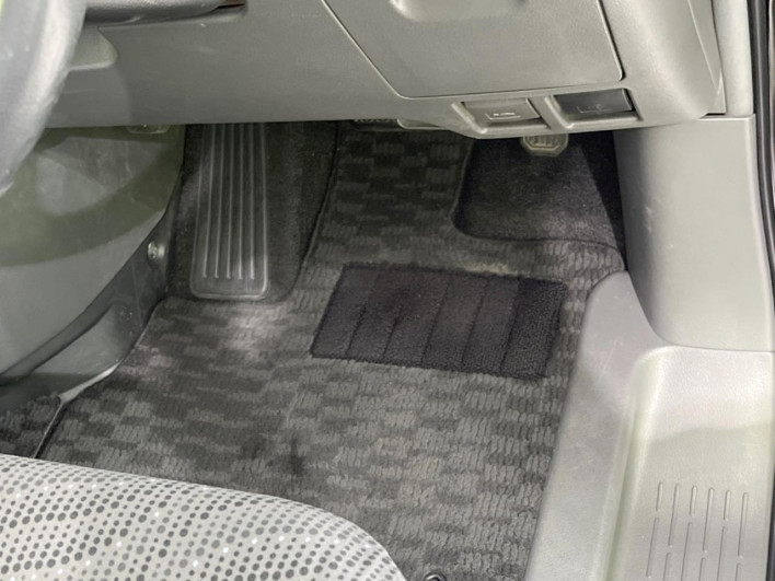 2008 Toyota Voxy DBA-ZRR70W (UW-6a1e4a7f622b1)[19]