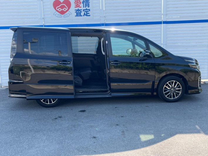 2014 Toyota Voxy DBA-ZRR80W (UW-6a1e4a809a3a5)[19]