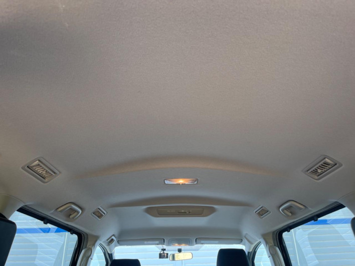 2014 Toyota Voxy DBA-ZRR80W (UW-6a1e4a809a3a5)[28]