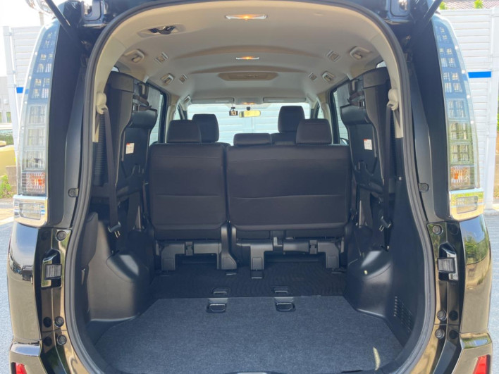 2014 Toyota Voxy DBA-ZRR80W (UW-6a1e4a809a3a5)[27]