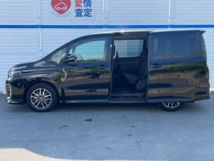 2014 Toyota Voxy DBA-ZRR80W (UW-6a1e4a809a3a5)[22]