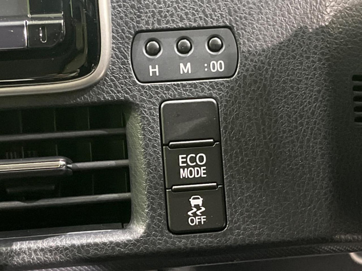 2015 Toyota Voxy DBA-ZRR80W (UW-6a1e4a81426b7)[23]