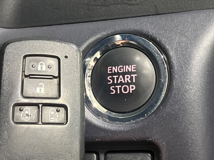 2015 Toyota Voxy DBA-ZRR80W (UW-6a1e4a81426b7)[18]
