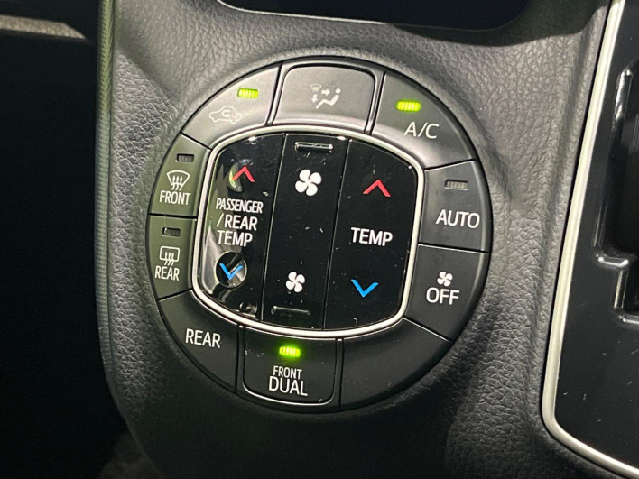 2015 Toyota Voxy DBA-ZRR80W (UW-6a1e4a81426b7)[26]